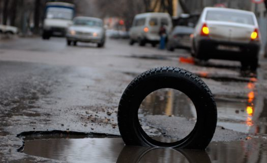 Власти отчитались о ремонте 28,7 тысяч квадратных метров дорог в Воронежской области