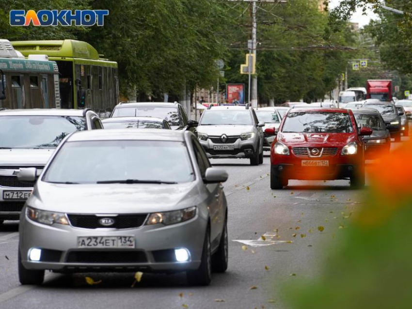 Пробки в 9 баллов сковали Воронеж в середине рабочего дня