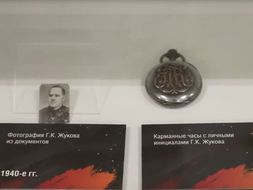 Личные вещи и письма великого маршала Жукова привезла его правнучка в Воронеж