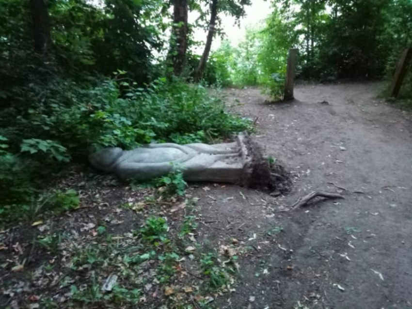 Половецкую бабу выдрали из земли в Воронеже 