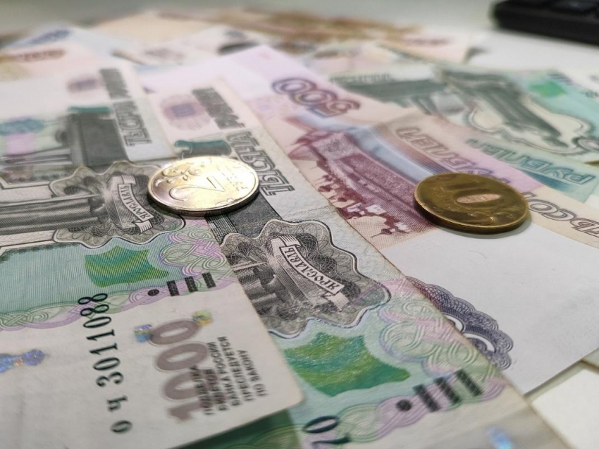 После звонка от курьера с букетом цветов воронежская пенсионерка потеряла более 3,5 миллионов рублей