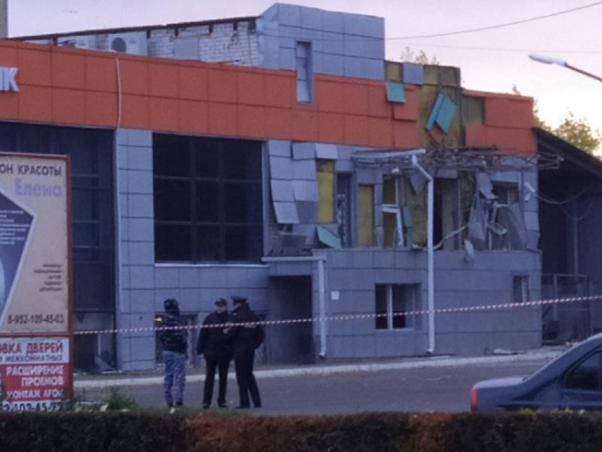 Последствия взрыва в ТЦ показали на фото в Воронежской области 