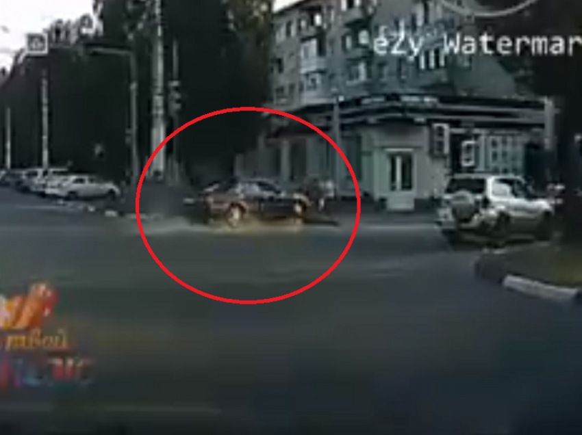 Момент наезда участкового на пешеходов попал на видео в Воронеже