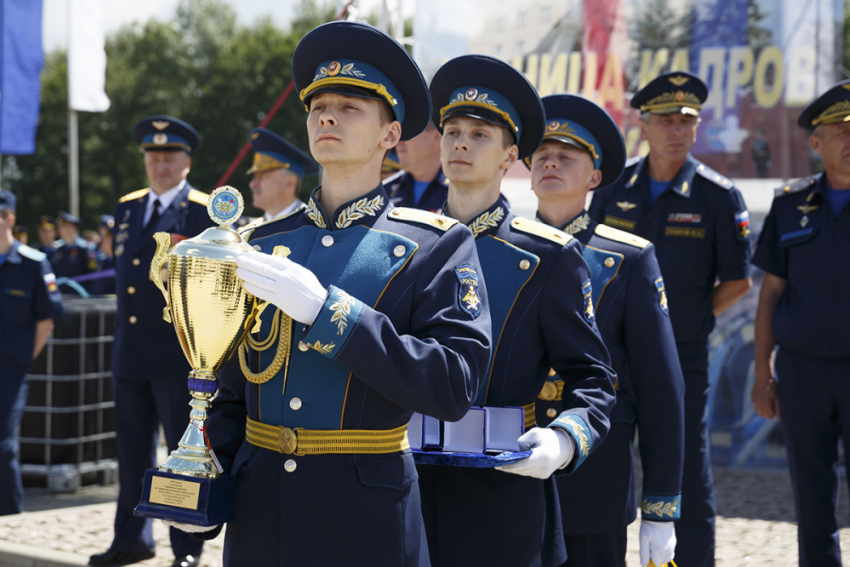 Центр Воронежа перекроют на полдня из-за выпуска офицеров Военно-воздушной академии