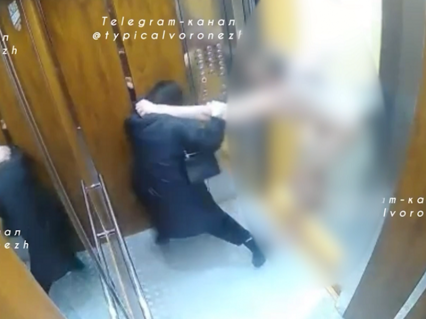 Загадочное «тяни-толкай» с голым мужчиной в лифте исполнила жительница Воронежа 