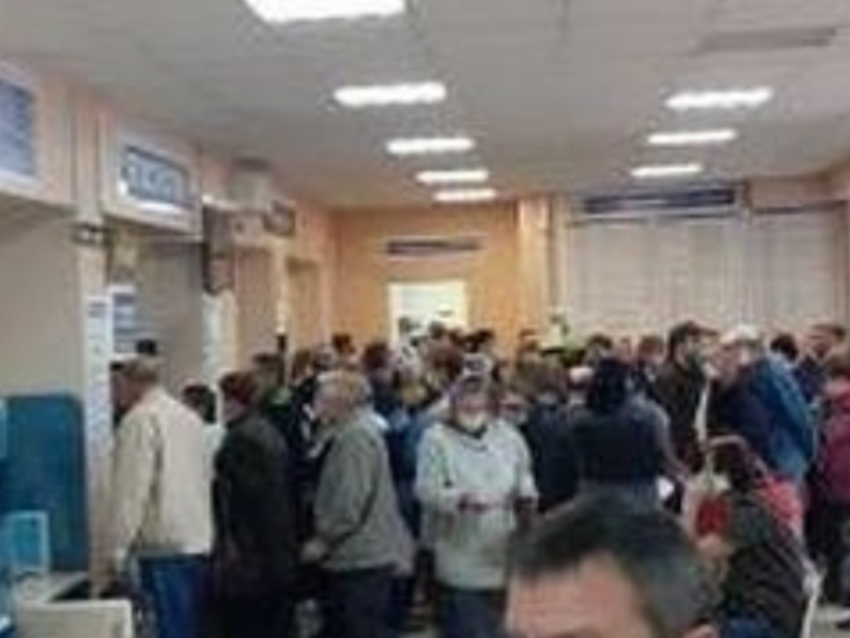 Воронежцы устроили давку в поликлинике