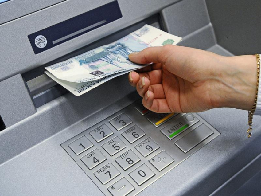 Хитрый трюк с банкоматом обернулся уголовным делом в Воронеже
