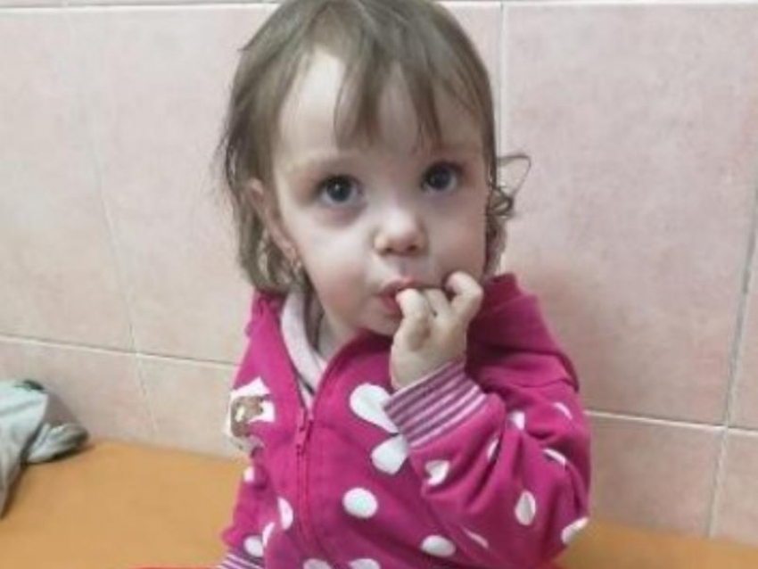 Следователи просят помощи в поисках родителей девочки, найденной на улице в Воронеже  