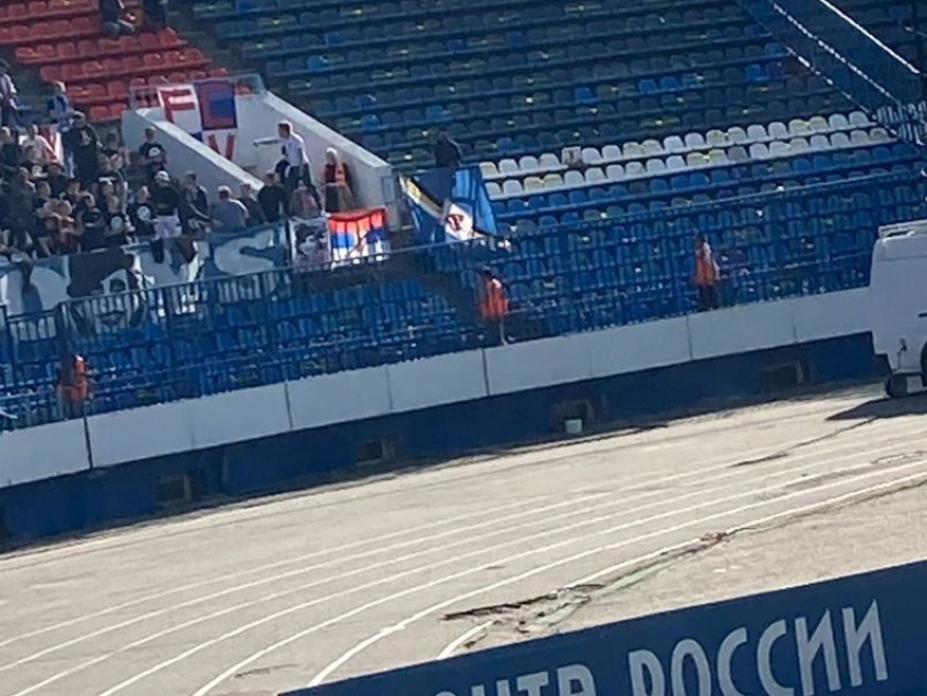 Флаг братской Сербии заметили на победном матче «Факела» в Воронеже