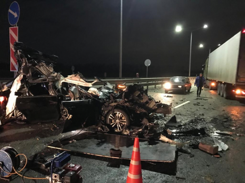 «Разворачивался в неположенном месте»: стали известны подробности ДТП с тремя погибшими на платном участке М-4 «Дон»