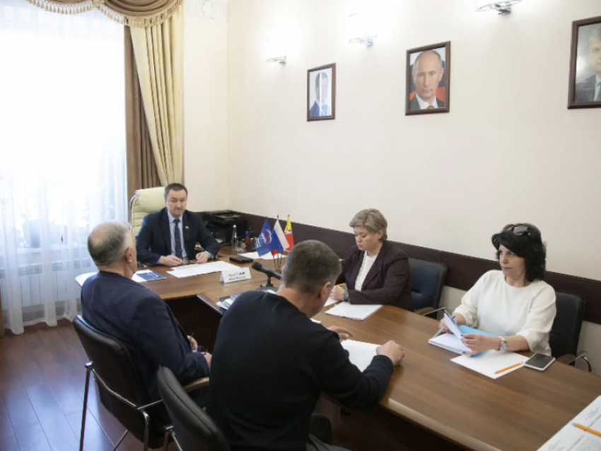 Председатель областной Думы Юрий Матузов помог воронежцам с решением социально значимых вопросов