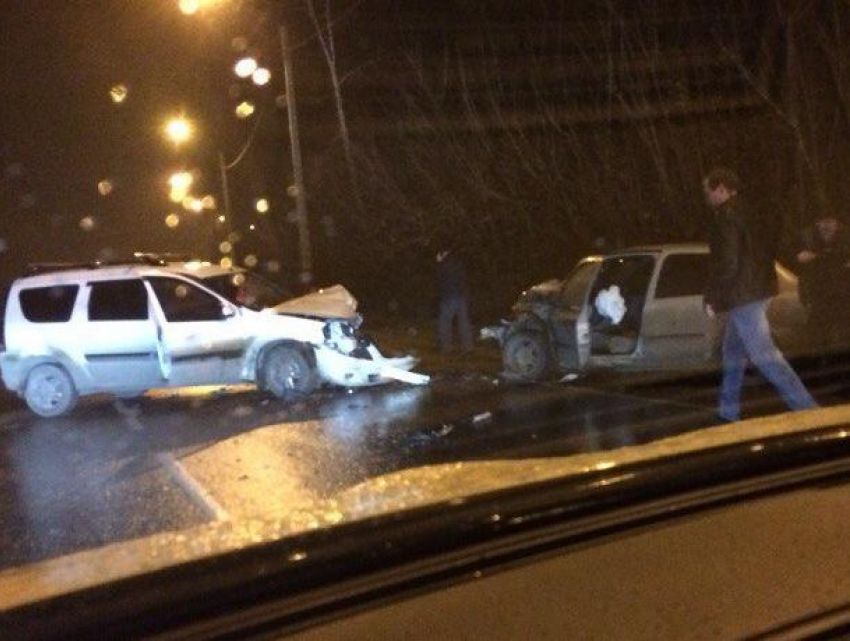 Последствия массового ДТП с пострадавшими в Воронеже попали на видео