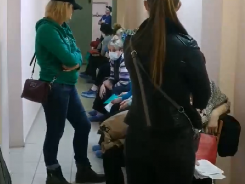 Пациенты онкодиспансера проигнорировали меры безопасности по коронавирусу в Воронеже