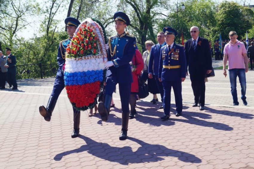 Воронежская «Справедливая Россия» возложила цветы к Вечному огню на площади Победы