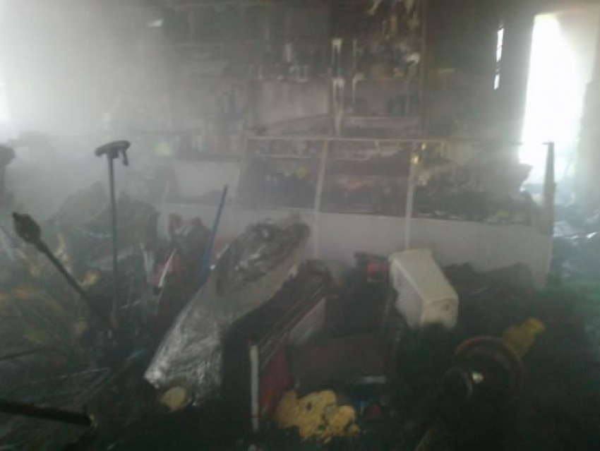 В Бутурлиновском районе во время пожара в магазине погиб мужчина