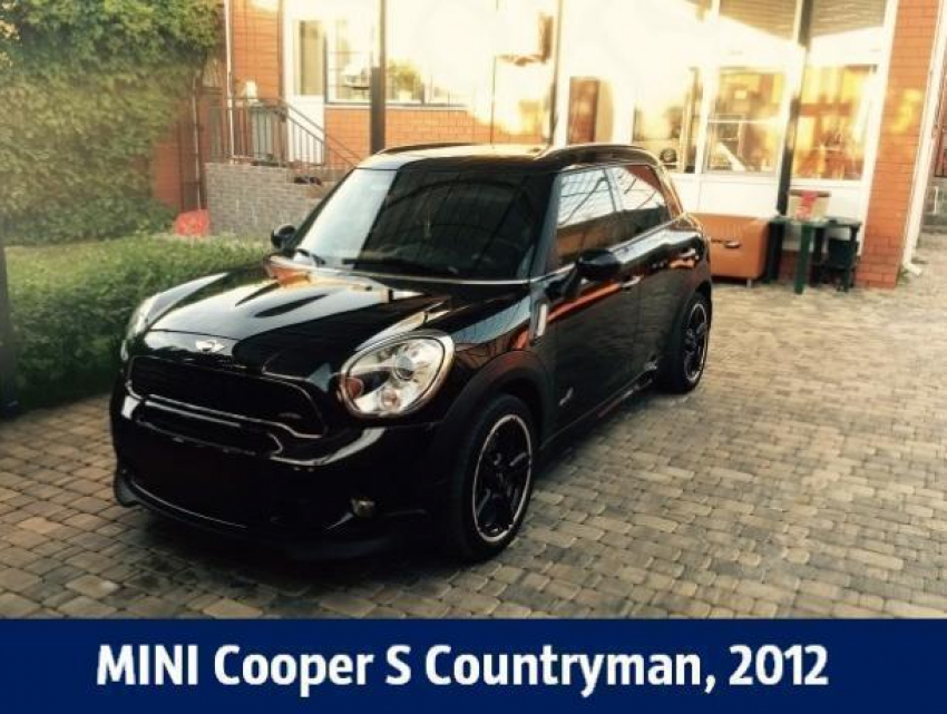 В Воронеже продают шикарный черный MINI Cooper