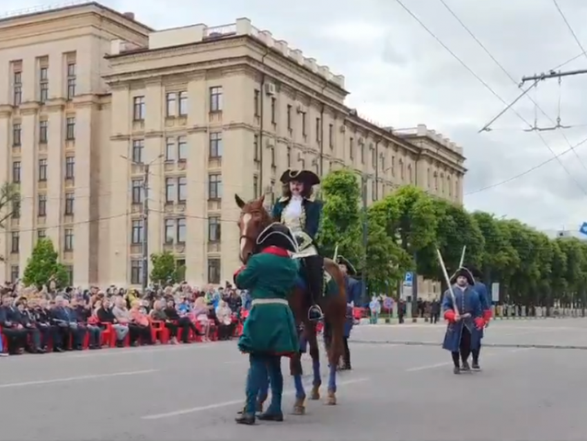 Петр I прокатился на лошади по центру Воронежа