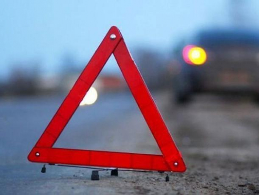 Пассажирка LADA Priora погибла после столкновения с забором в Воронеже