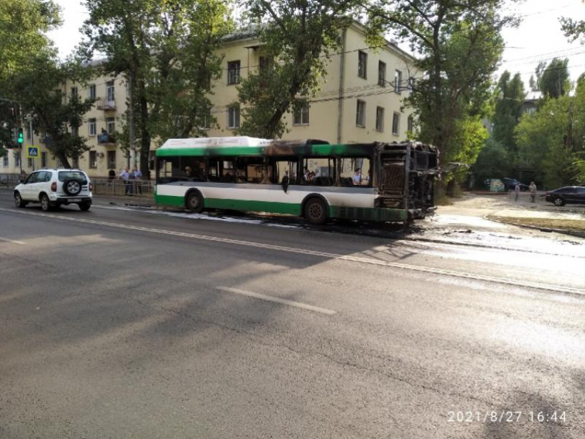 Что осталось от автобуса №90 после пожара в Воронеже, показали на фото 