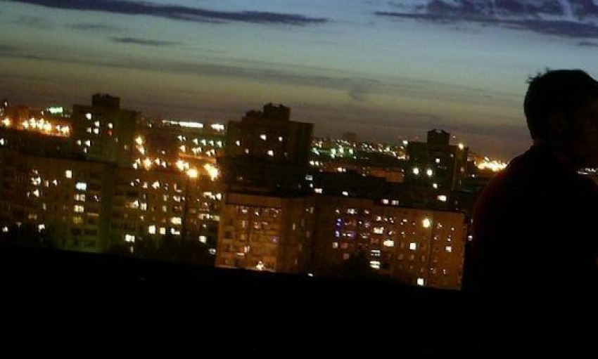 Разгуливающий по крыше голый мужчина привел в ужас жителей Воронежа