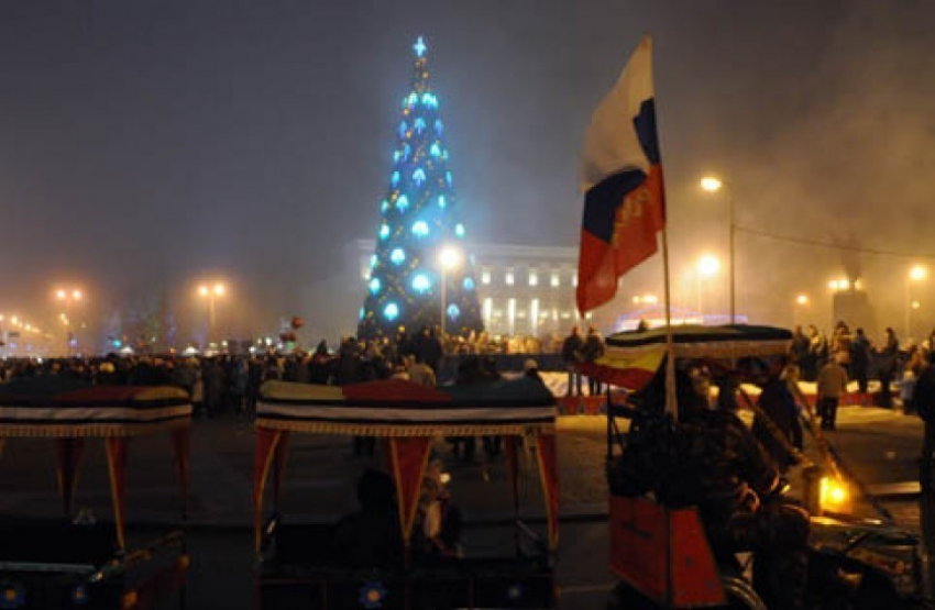 В Воронеже приступят к установке новогодней елки
