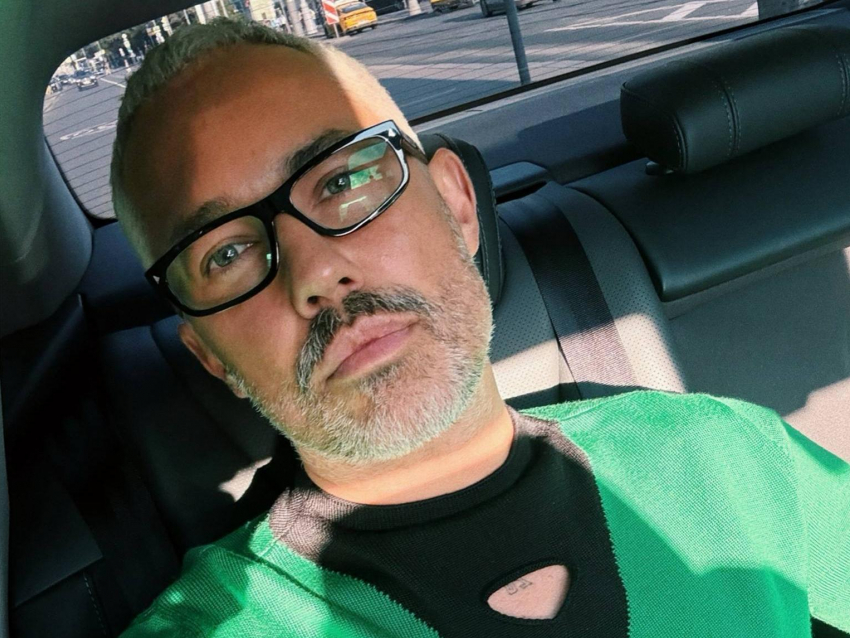 Три главных летних цвета назвал популярный телеведущий Александр Рогов