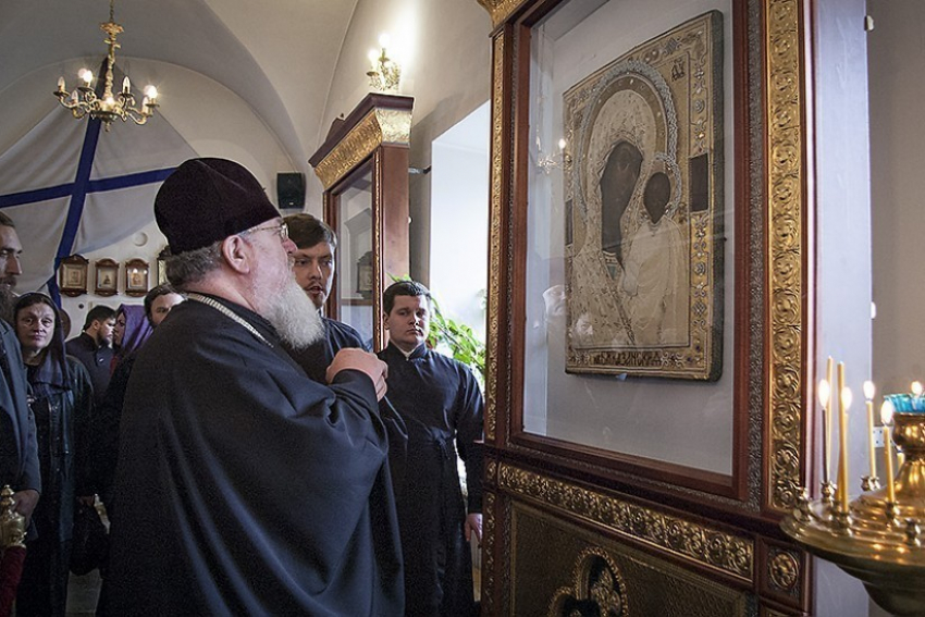 В Воронежский Успенский храм привезли особо почитаемые иконы