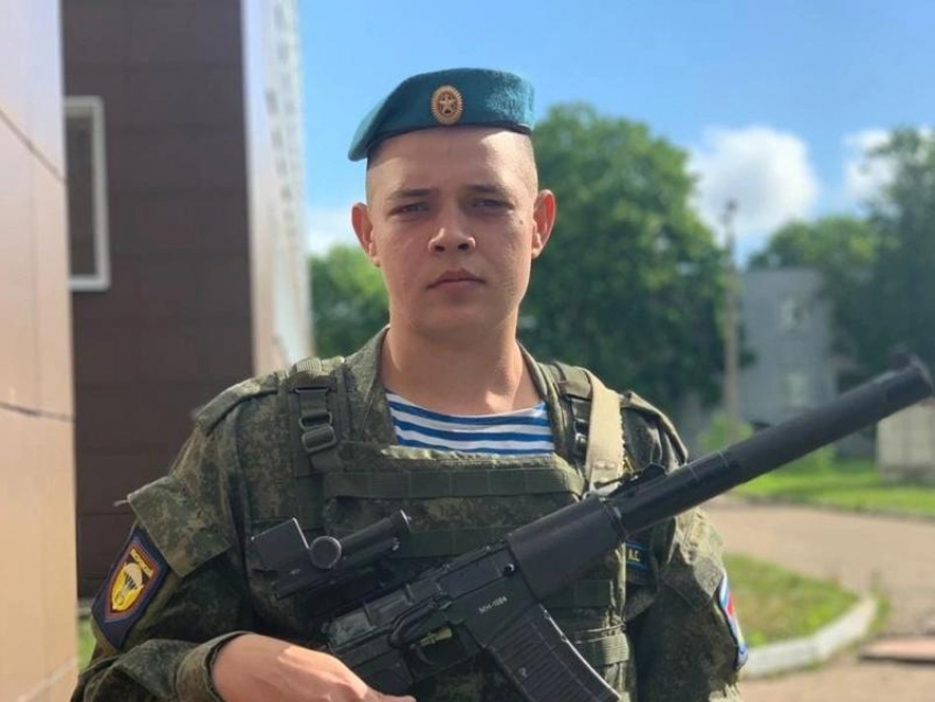 "Смело смотрел опасности в лицо", – 24-летнего военнослужащего из Воронежской области проводили в последний путь