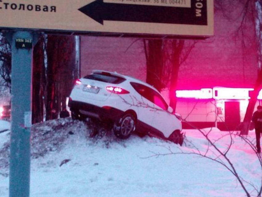 Авария с участием угнанного автомобиля в Воронеже попала на видео