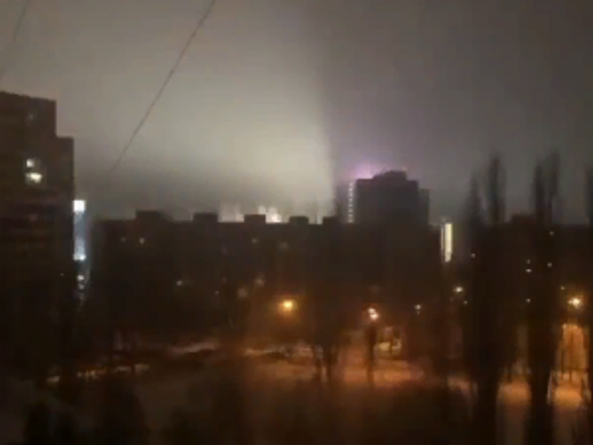 Загадочные вспышки света сняли в спальном районе Воронежа 