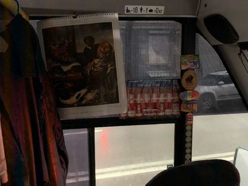 Православный маршрутчик-фанат превратил автобус в музей в Воронеже 