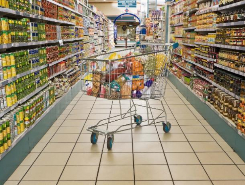 Просроченными продуктами могли торговать в воронежских супермаркетах