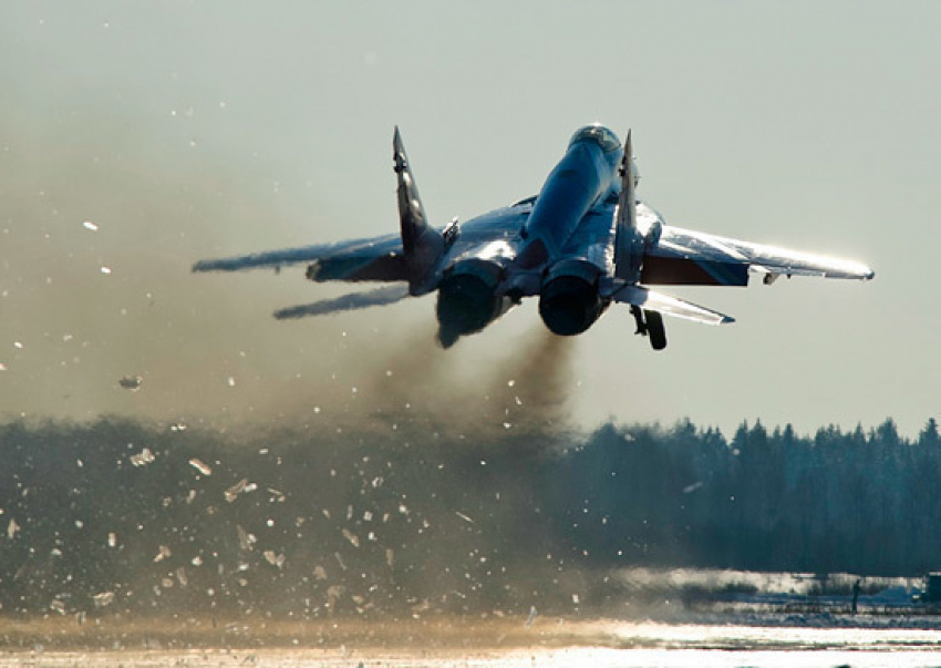 В Воронежской области два авиаполка начали учения истребителей СУ-34 и МиГ-29СМТ