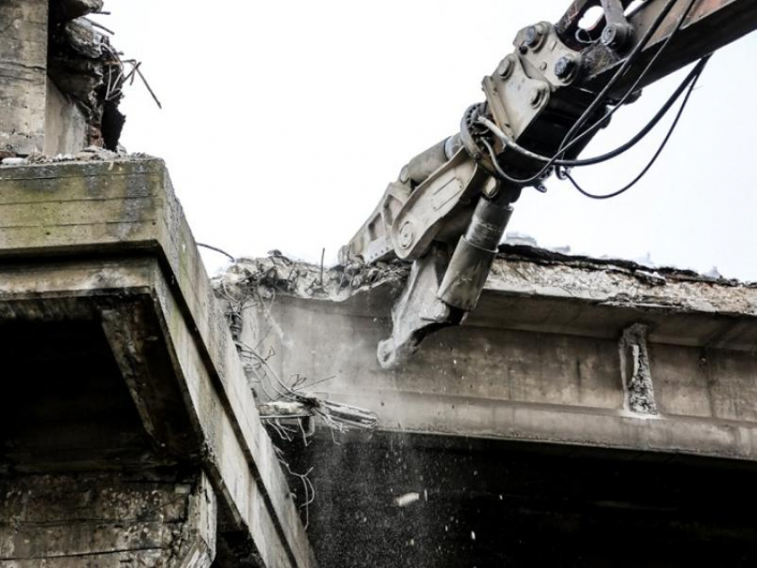 Эпичные снимки с разрушенным виадуком показали воронежские чиновники 