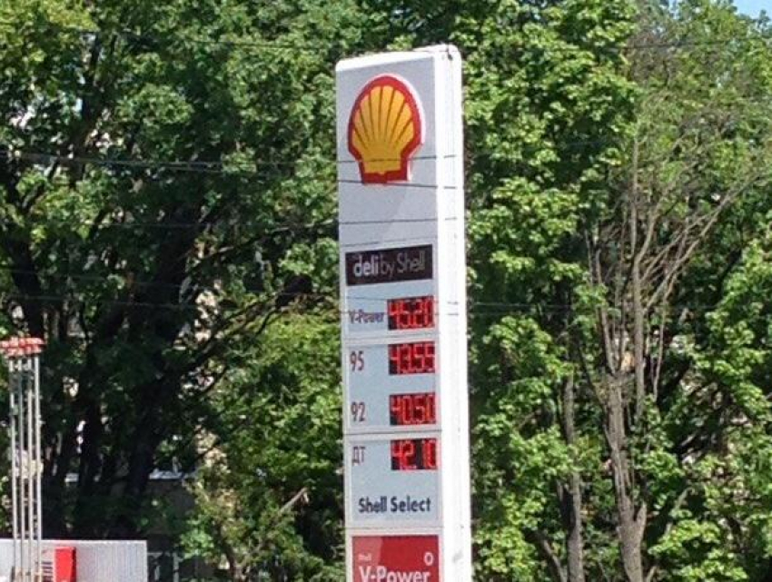 Бешеный рост цен на бензин наглядно показали в Воронеже