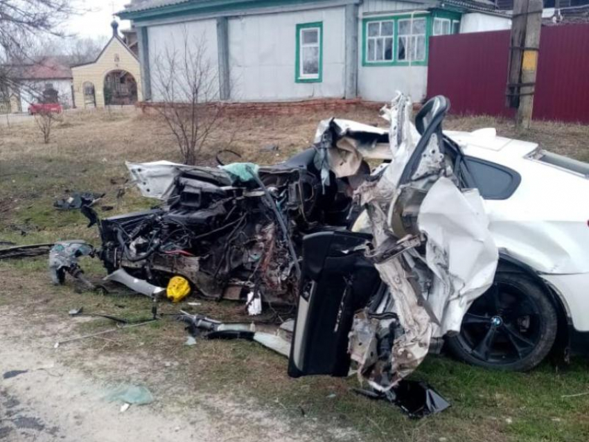Водитель BMW погиб в страшном ДТП в Воронежской области 