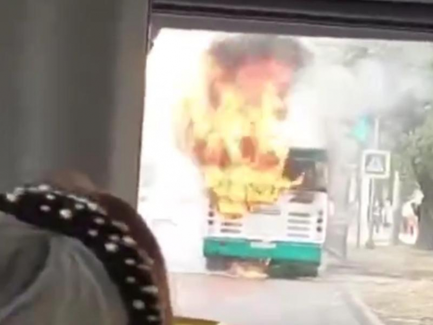Мэр Кстенин и МВД прокомментировали пожар в воронежском автобусе