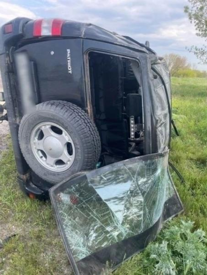 Последствия неудачного маневра обочинщика показали на фото в Воронежской области