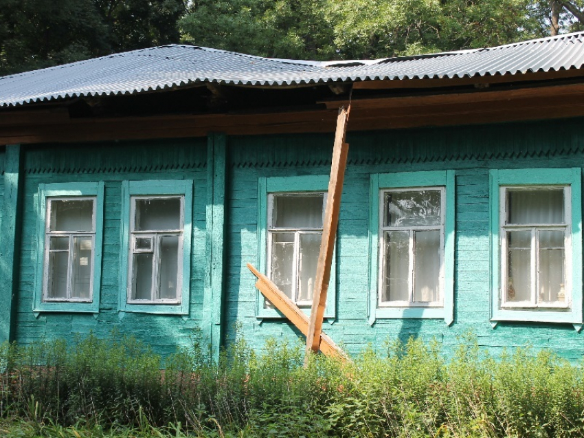 К чему во сне строить сарай