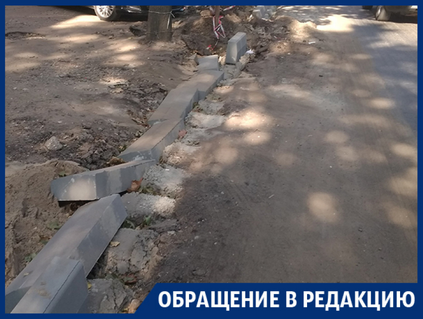 Дорогу по новым бордюрам проложили водители в Воронеже