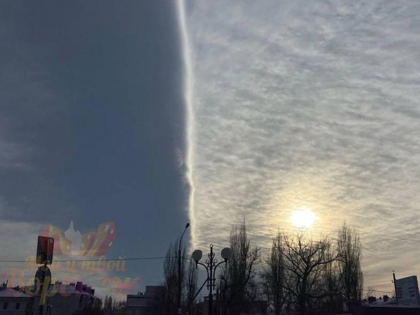 Небо разделилось на две части над Воронежем