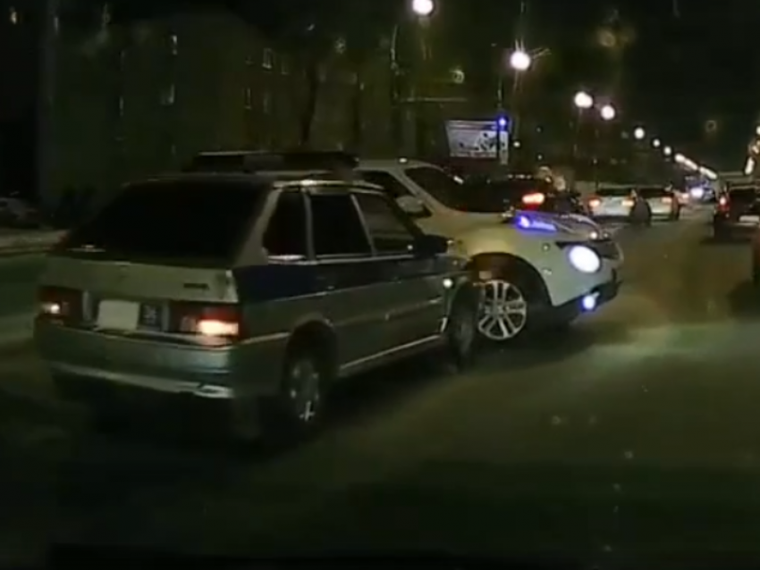В странной позиции застали автомобиль Росгвардии в Воронеже