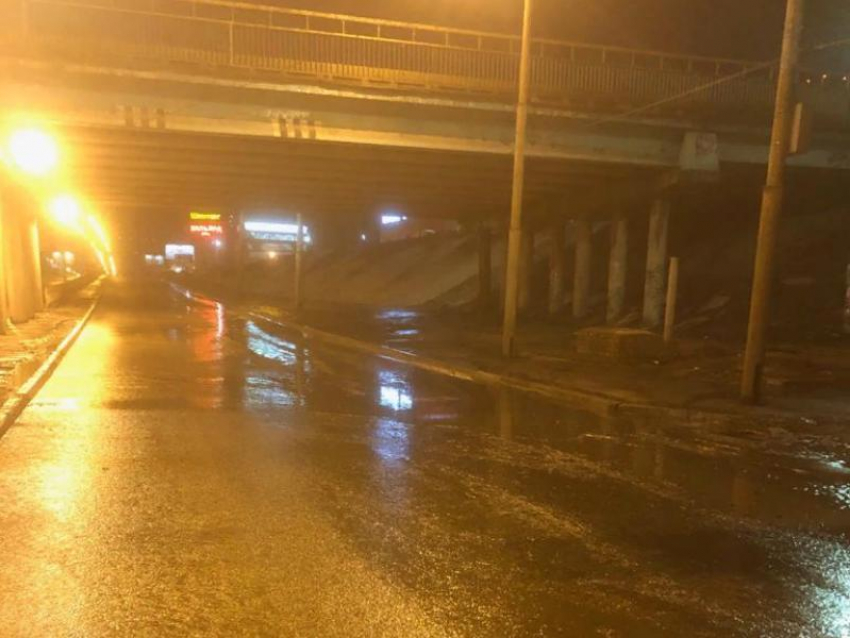 Движение под путепроводом в Северном открыли после затопления  
