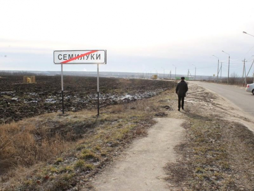 Тротуар в никуда загадочного происхождения нашли под Воронежем 