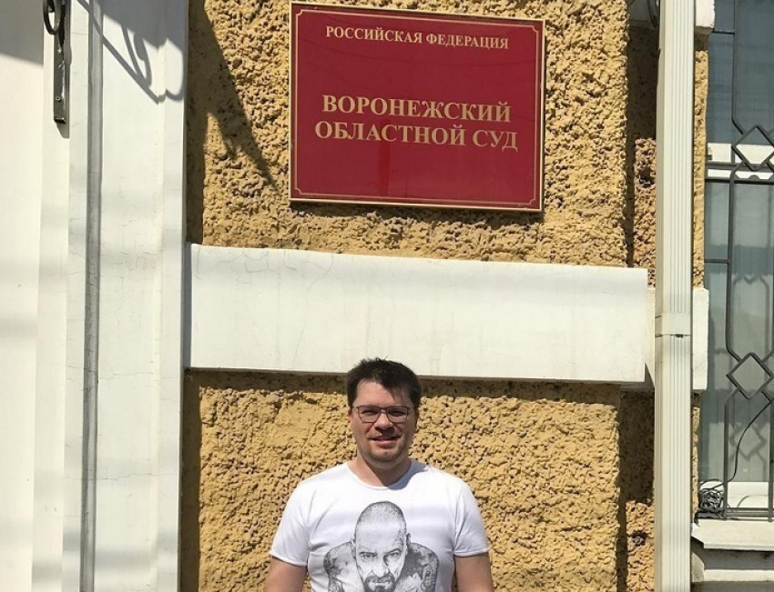 Гарика Харламова занесло в Воронежский областной суд 