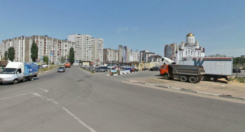 В Воронеже на Владимира Невского пьяный водитель, совершивший ДТП, попытался скрыться