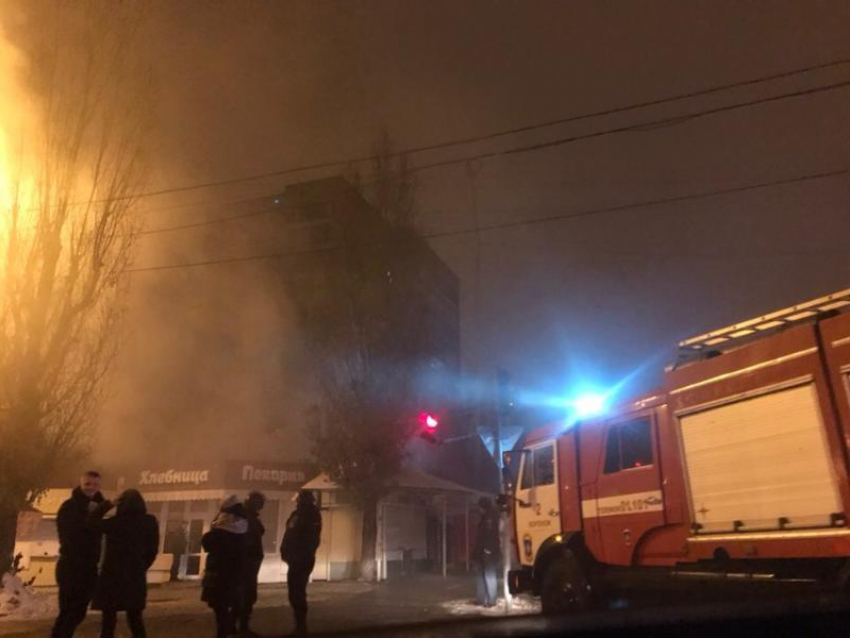 В Воронеже ночью сгорела популярная пекарня