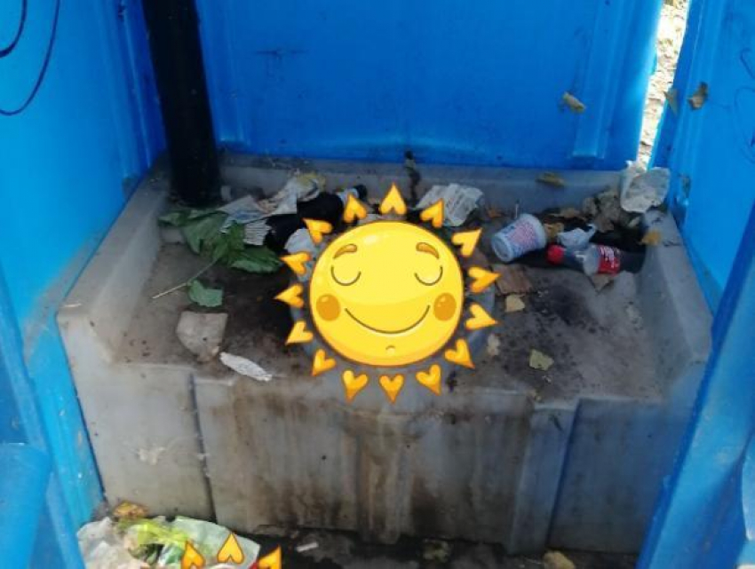 Причину отвращения к уличным туалетам Воронежа наглядно показали на фото
