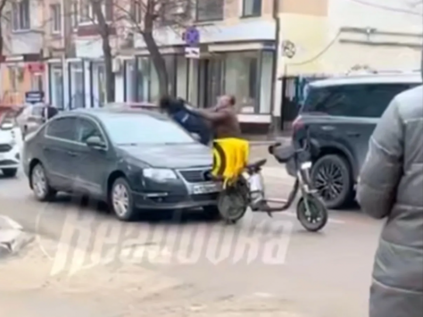 Бешеного курьера-драчуна задержали в Воронеже