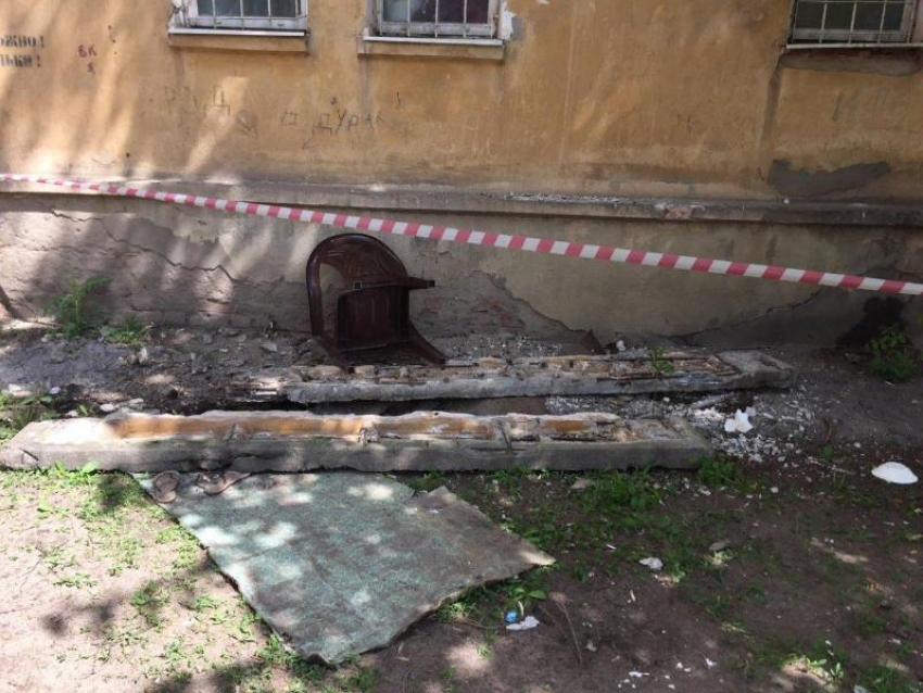 Опубликованы фото с места рухнувшего с женщиной балкона в Воронеже 